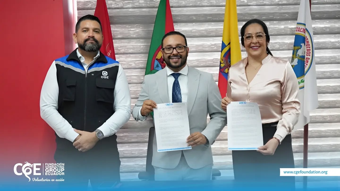 Fundación CGE y Bomberos de Santo Domingo firman convenio de cooperación